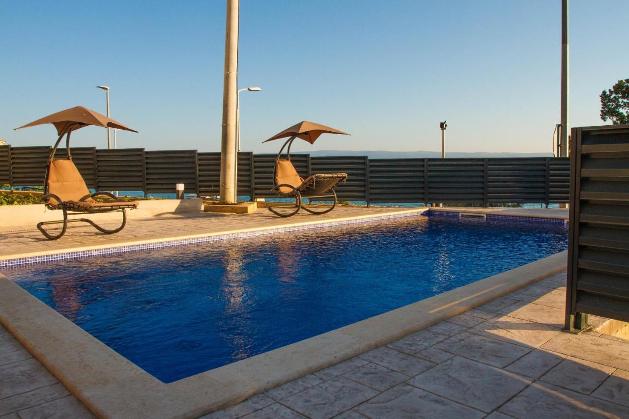Unforgettable Sea View Apartments Bakota Podstrana Bagian luar foto