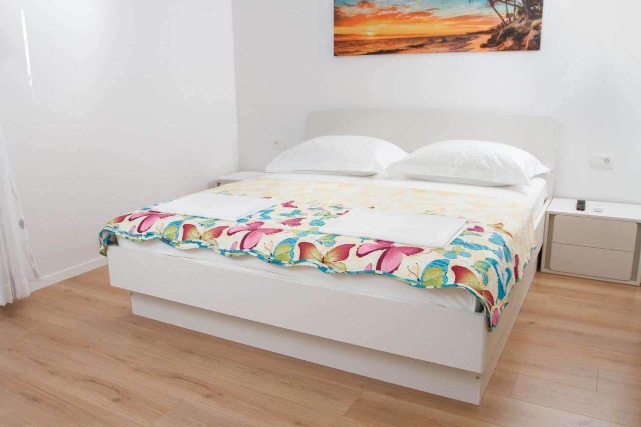 Unforgettable Sea View Apartments Bakota Podstrana Bagian luar foto