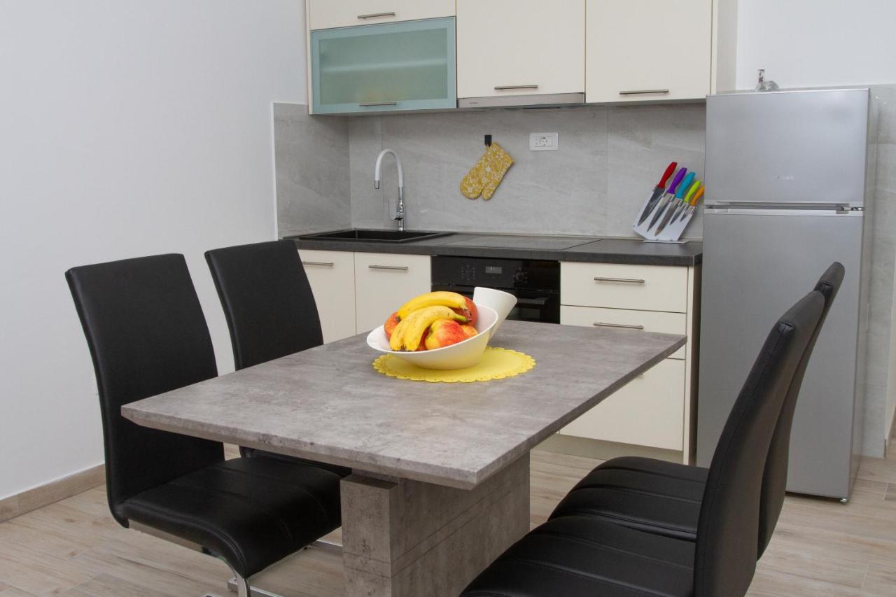 Unforgettable Sea View Apartments Bakota Podstrana Bagian luar foto