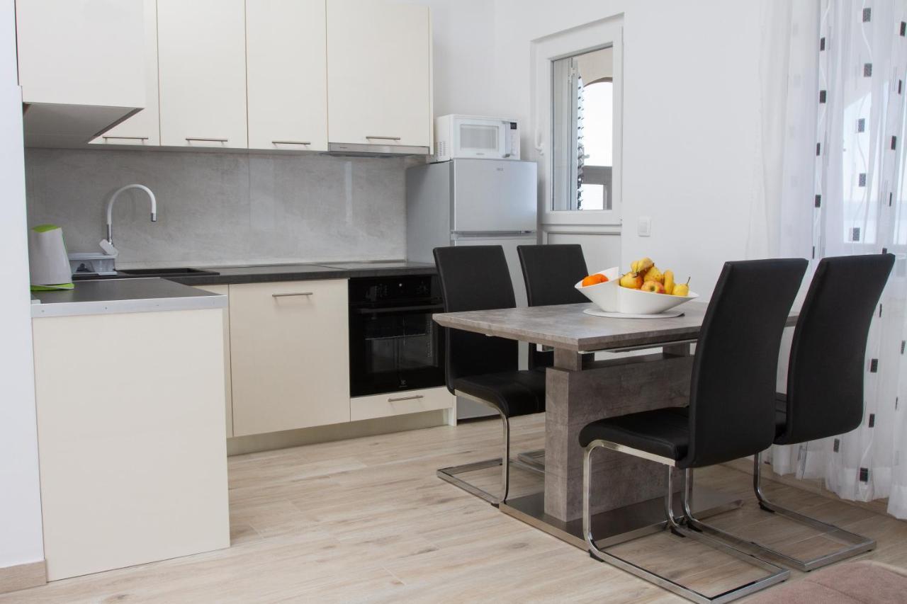 Unforgettable Sea View Apartments Bakota Podstrana Bagian luar foto